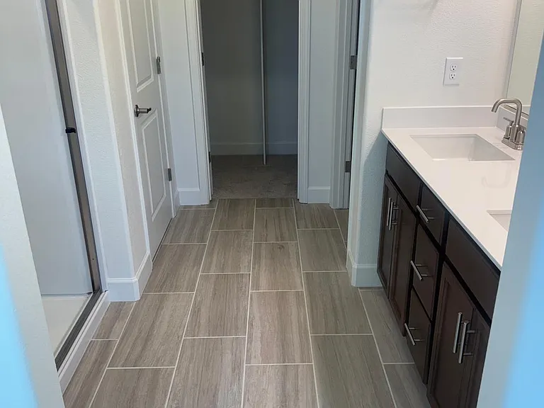 2337 E Amboy Ave — Photo 15