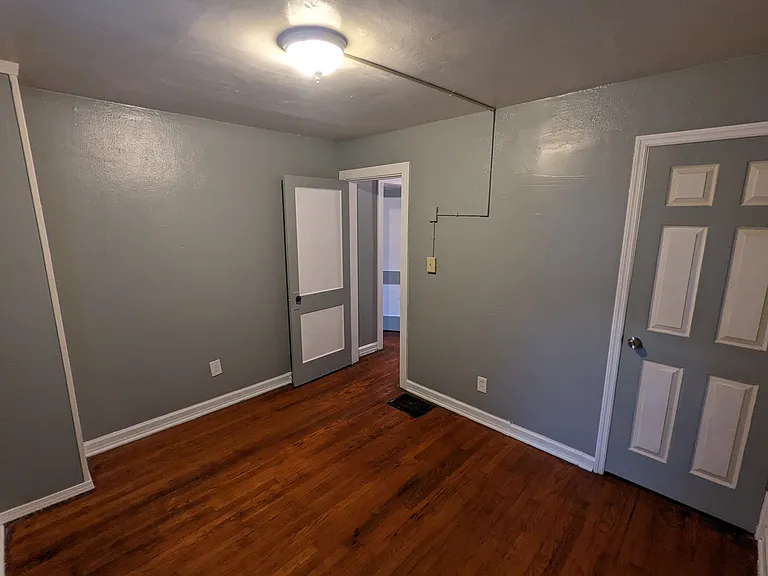 945 Vernon Dr — Photo 9