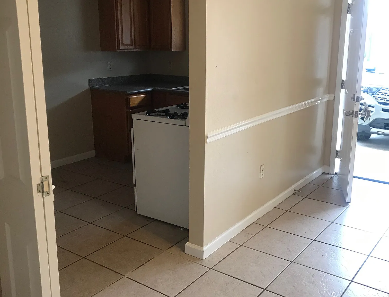 2 bed, 900 sqft, $1,100 — Photo 2