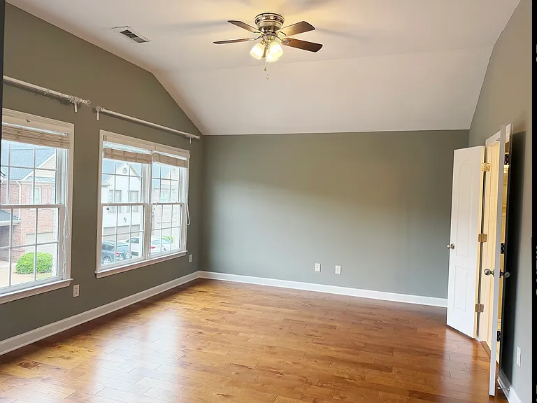 1651 Oakbrook Lake Dr — Photo 8