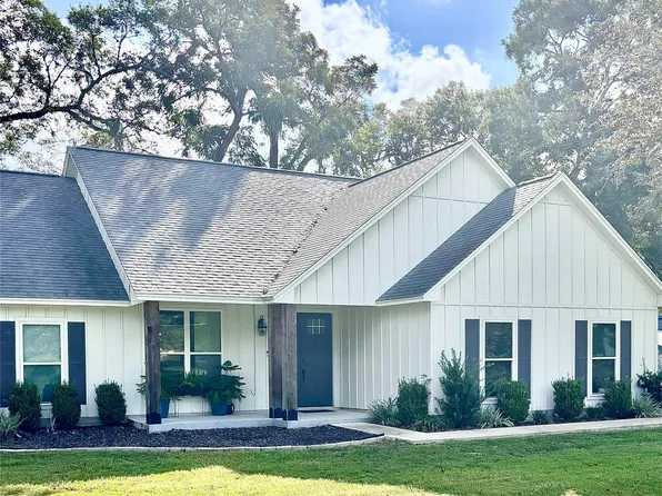 502 Tall Timber Dr, West Columbia, TX 77486