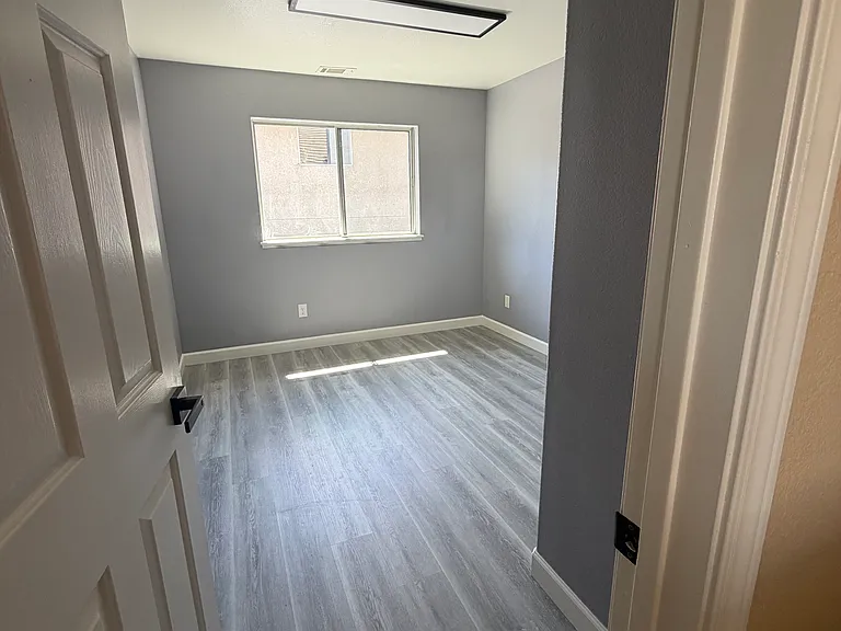 1147 Legend Cir — Photo 31