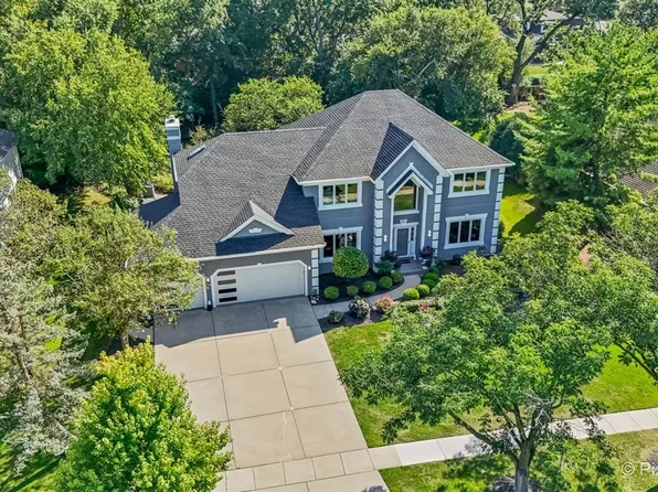 1317 Darien Club Dr, Darien, IL 60561