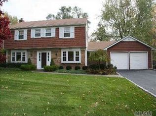 52 Manchester Ln, Stony Brook, NY 11790