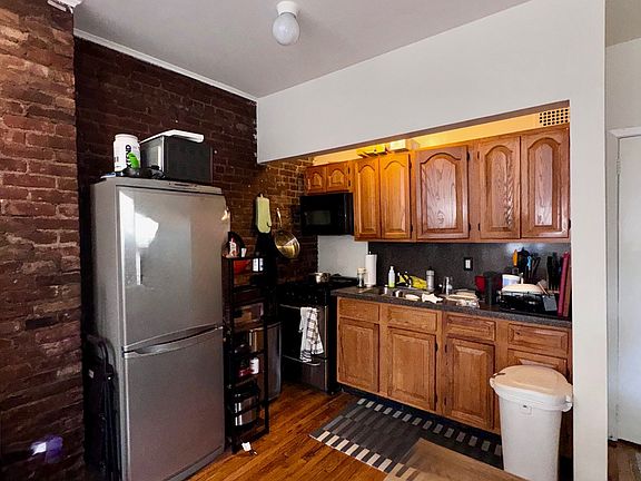 4th image of 422 W 22nd St APT 8