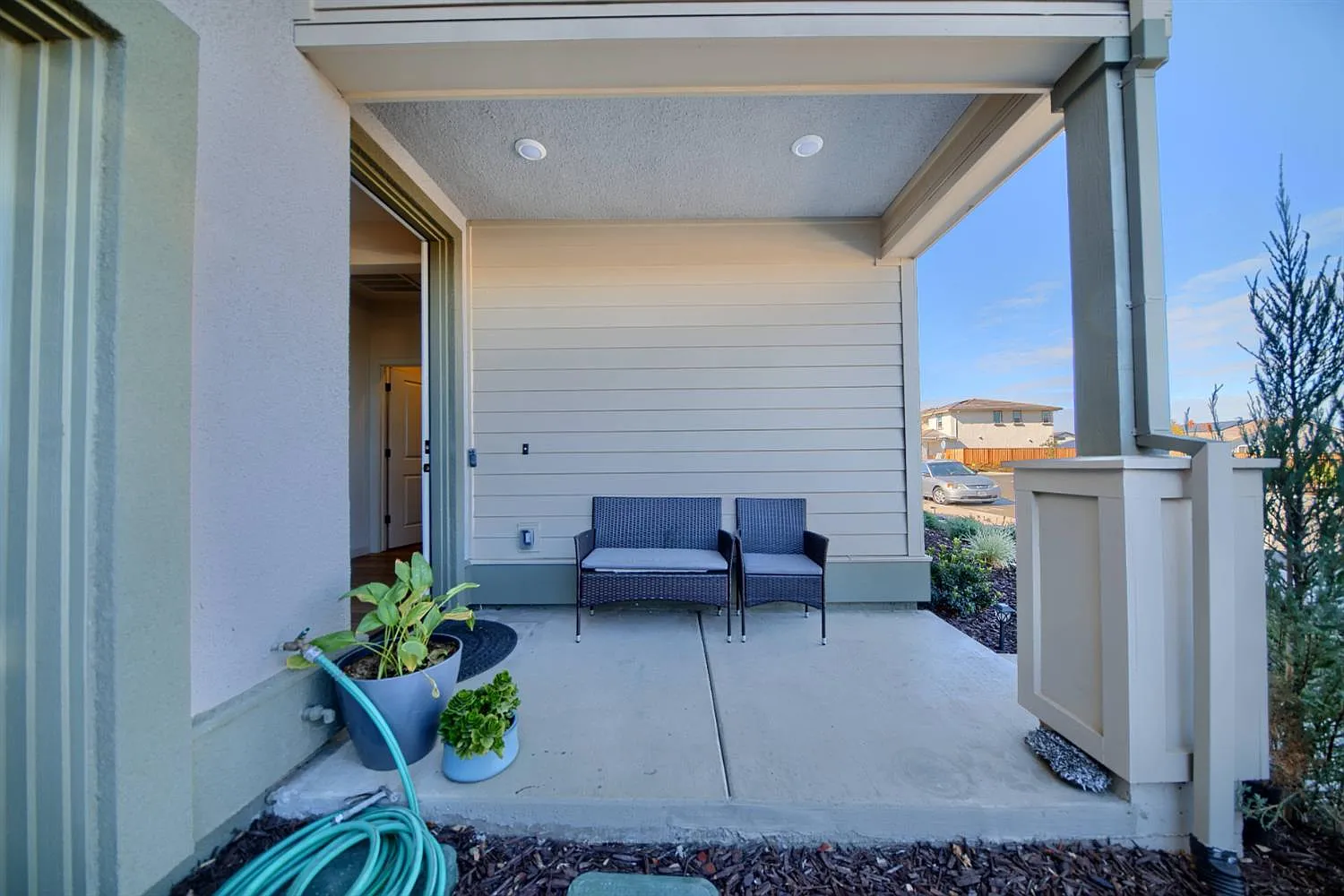 4 bed, 2.5 bath, 1868 sqft, $3,200 — Photo 2