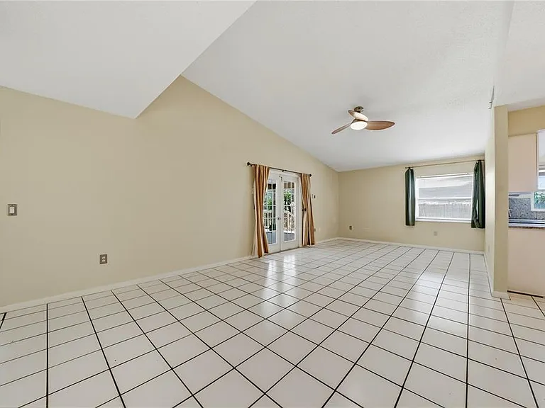 906 Carlton Rd — Photo 7