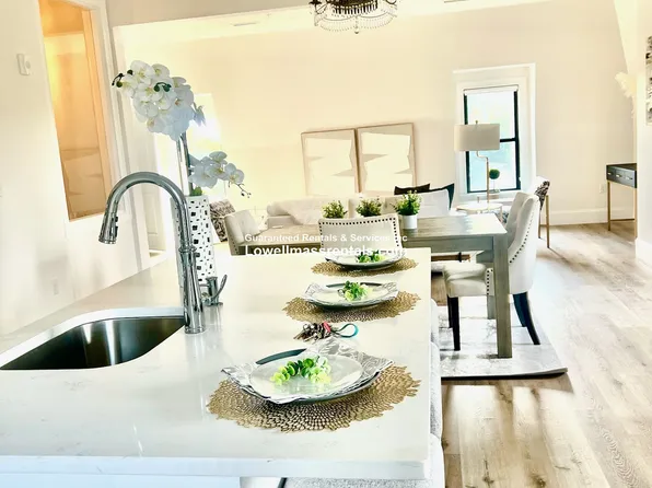 353 Pawtucket St #301, Lowell, MA 01854