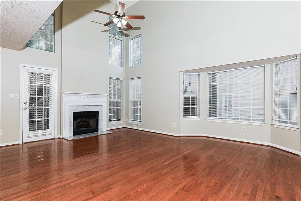 3 bed, 2.0 bath, 1618 sqft, $1,900 — Photo 3