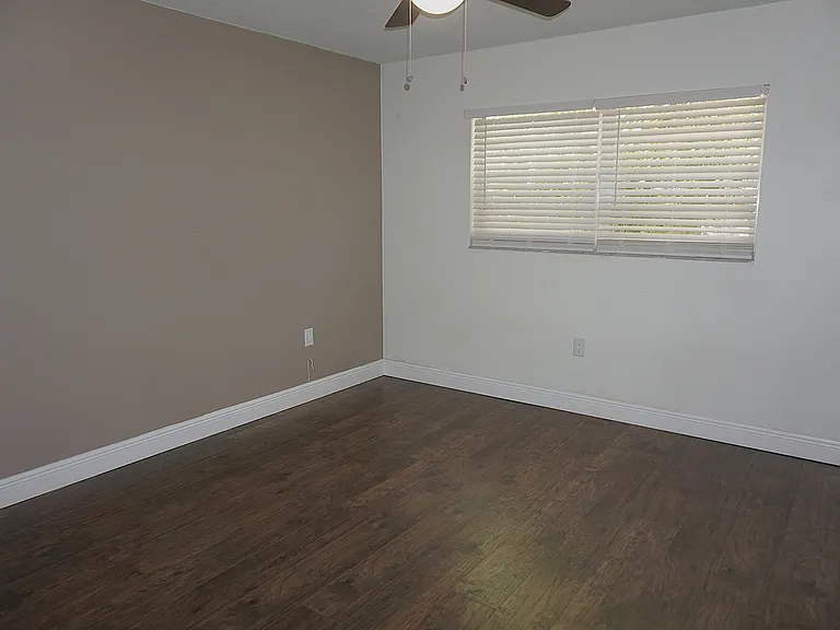 8511 Shady Glen Dr — Photo 17