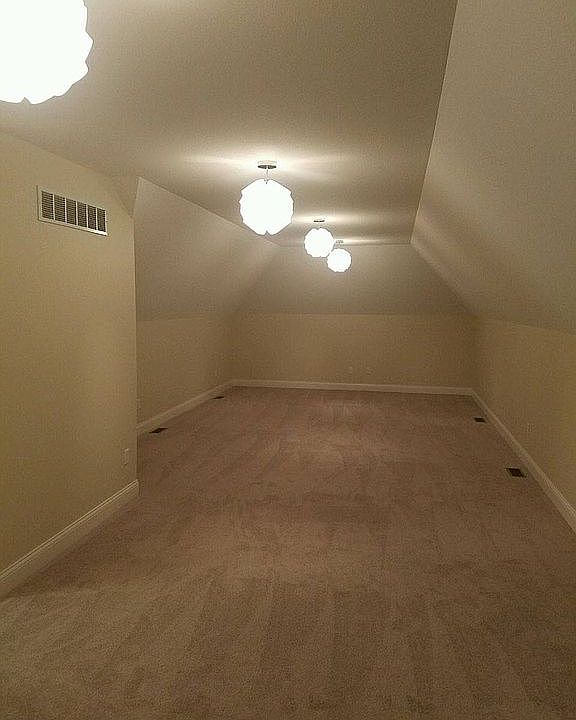 Upstairs bonus/bedroom 