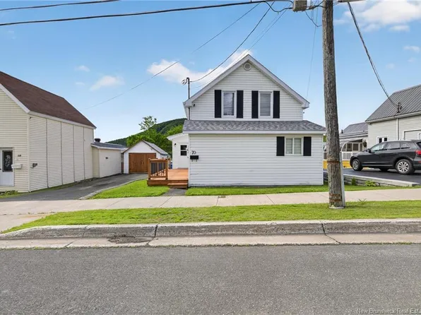 70 Duncan St, Campbellton, NB E3N 2K9