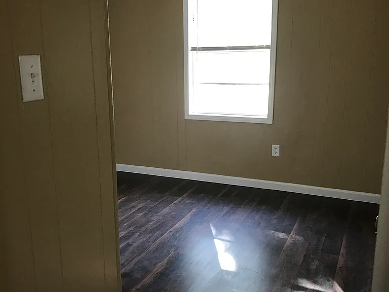 1910 W Oak Ave — Photo 13