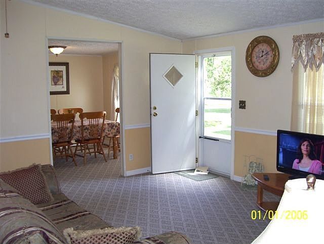 Entry/Living Room