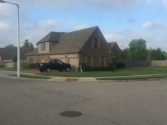 2nd image of 811 Six Oaks Ln E