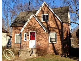 930 Pearson St photo 1