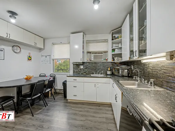 870 East 16th Street image 8 of 28