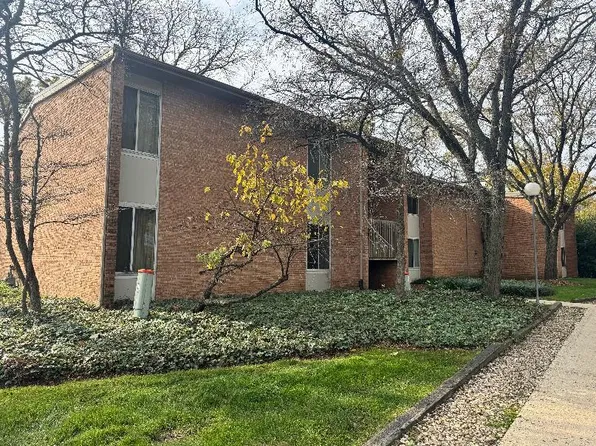 6014 E Lake Dr APT 1B, Lisle, IL 60532
