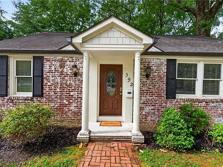 392 Collier Rd NW — Photo 2