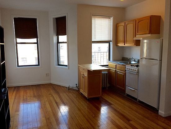 2nd image of 3020 42nd St #3F
