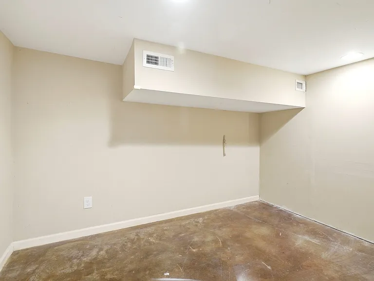 527 Stevenson St — Photo 36
