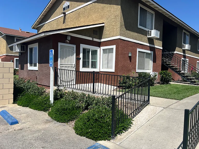 Villa De La Rosa Apartments — Photo 14