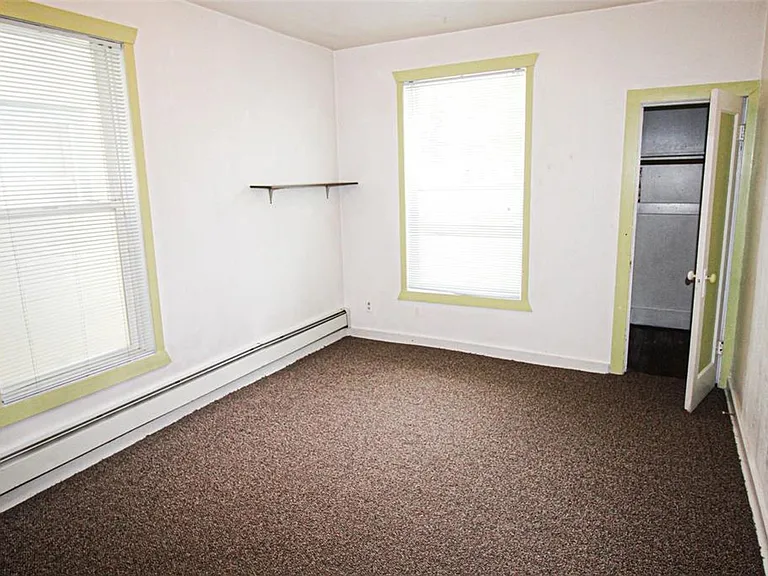 317 W Spruce St — Photo 5