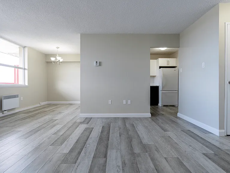 901 Lasalle Blvd — Photo 7