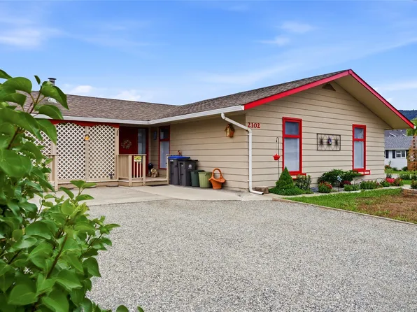 2102 Clapperton Ave, Merritt, BC V1K 0A3