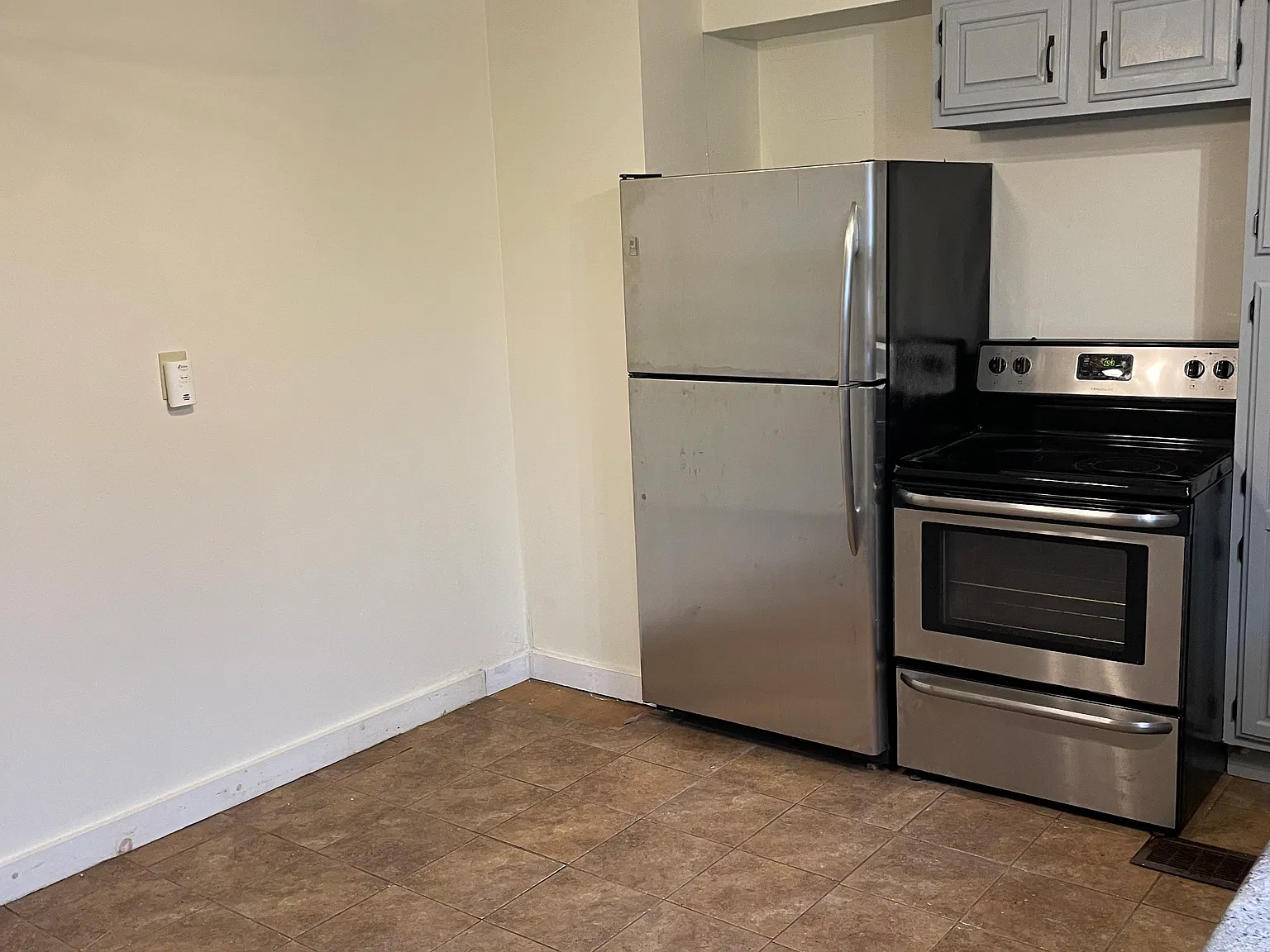 2 bed, 820 sqft, $1,050 — Photo 3