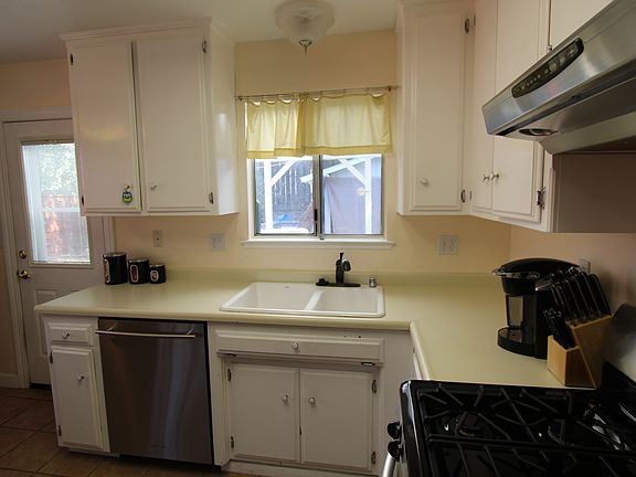 3rd image of 4595 Mananita Ave