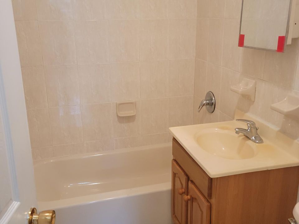 2nd image of 2235 Sedgwick Ave APT 3