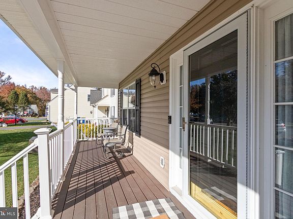 3rd image of 5 Frank Ct
