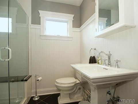 5th image of 44 Brown St