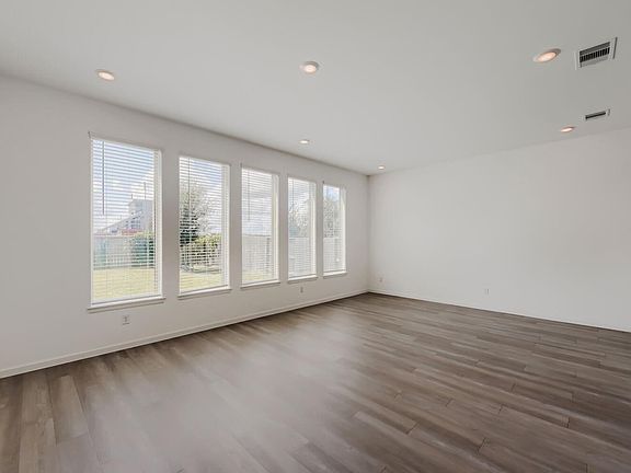 4th image of 4146 Balboa Dr