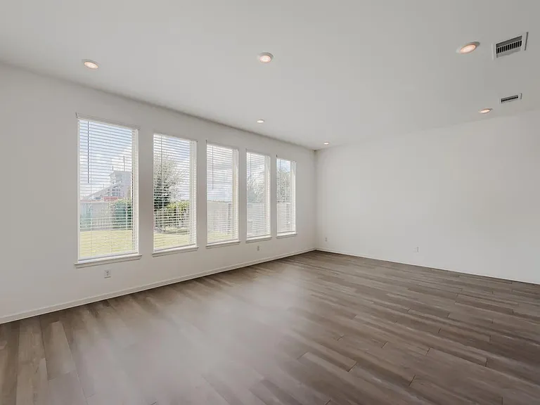 4146 Balboa Dr — Photo 4