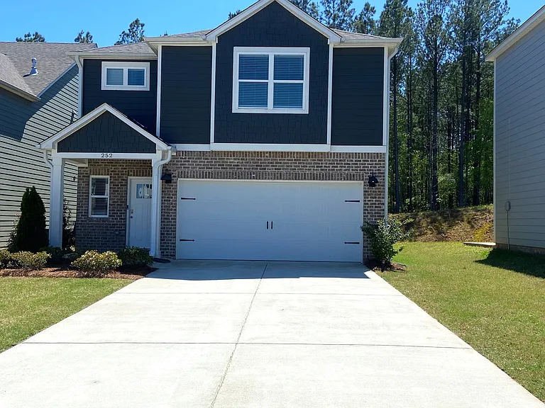 252 Chelsea Park Dr — Photo 1