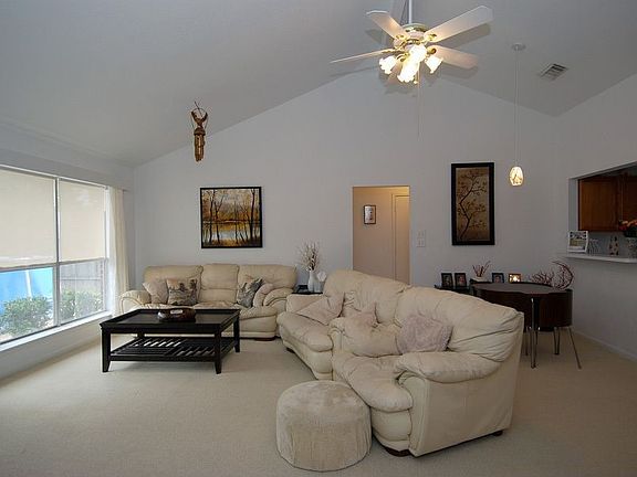 3rd image of 2319 Sherwood Hollow Ln