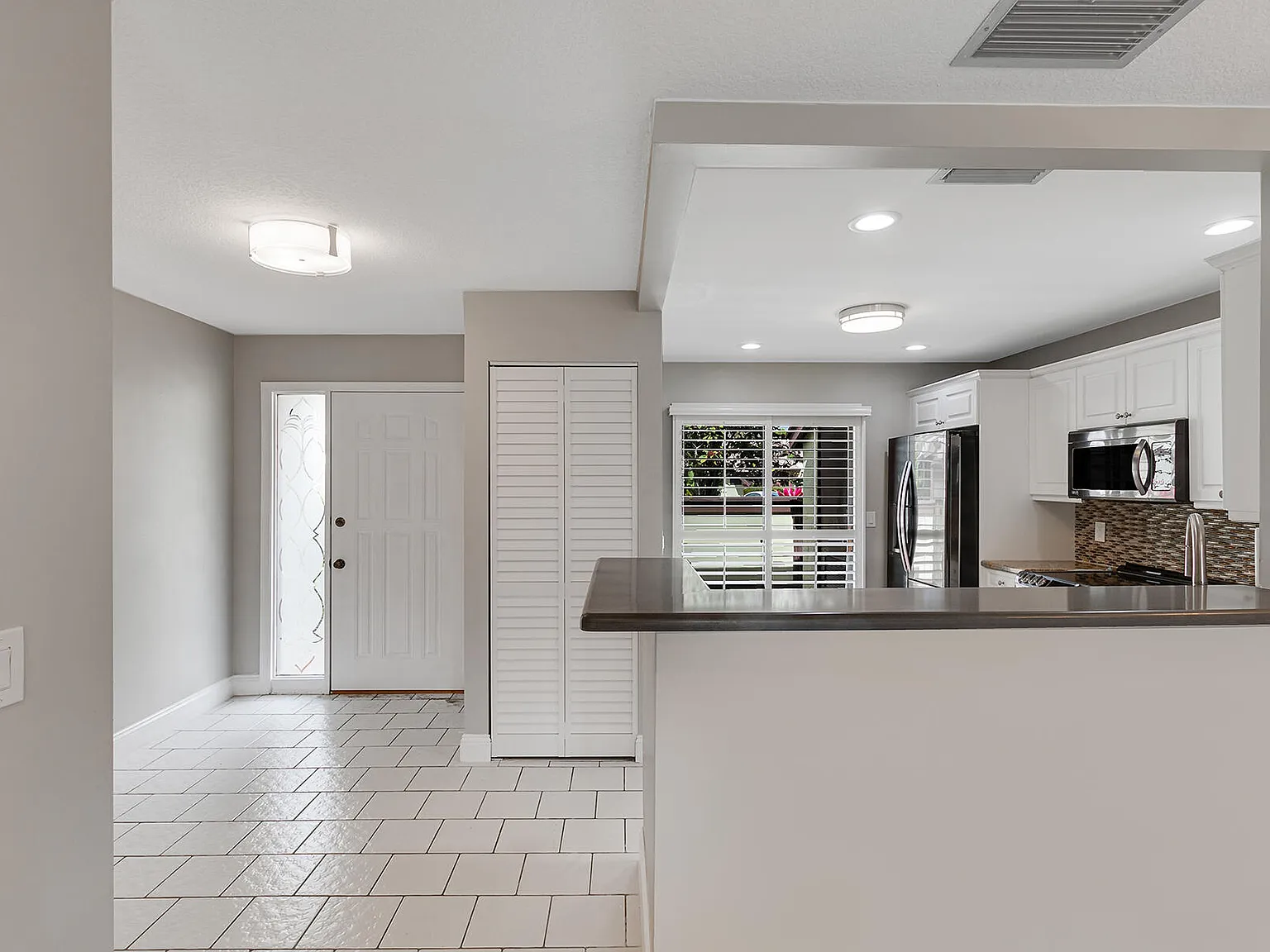 2 bed, 2.0 bath, 1298 sqft, $1,900 — Photo 2
