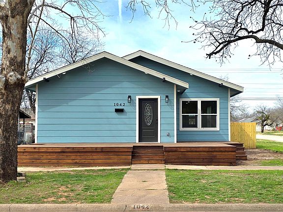 3rd image of 1042 Beech St