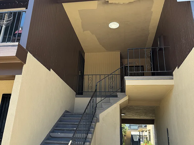 1123 E Pasadena St — Photo 4