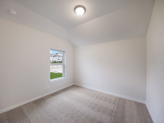 4th image of 523 Orchard Way