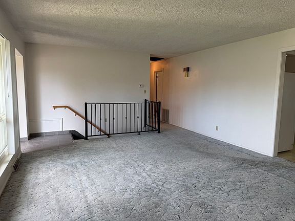 4th image of 2636 Hickory Dr