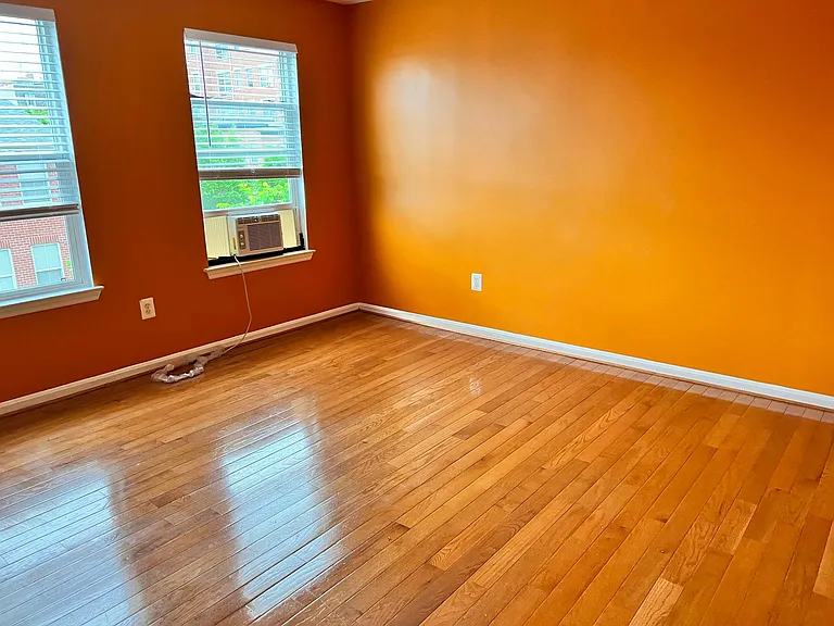 1607 E Fairmount Ave — Photo 12