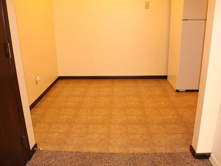 Windsor Crest Apartments — Photo 77