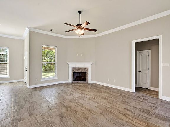 5th image of 15034 Belhaven St