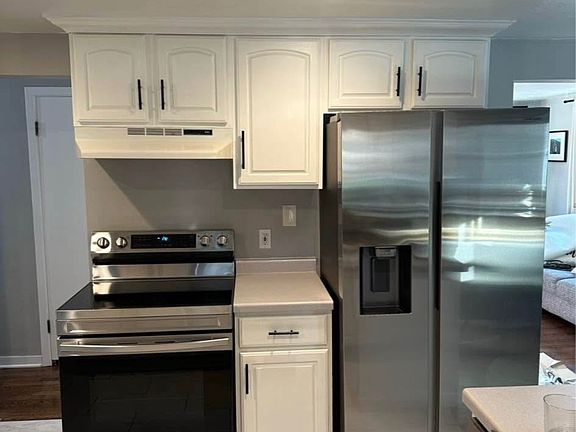 2nd image of 302 Taft St