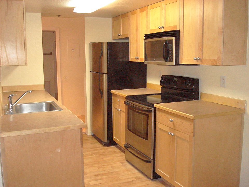 1st image of 1522 NE 175th St Unit 109