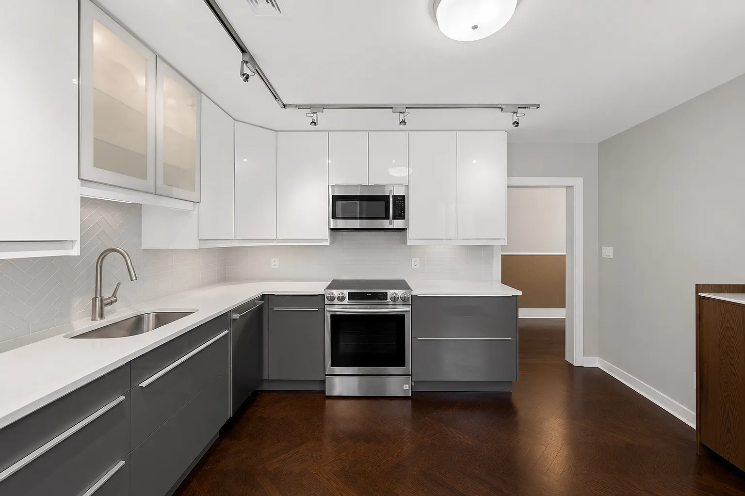 3 bed, 1450 sqft, $2,450 — Photo 3