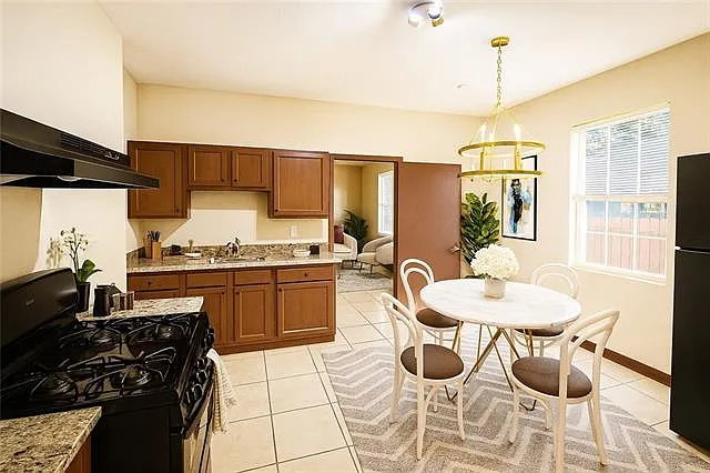 526 Brown Ave — Photo 4